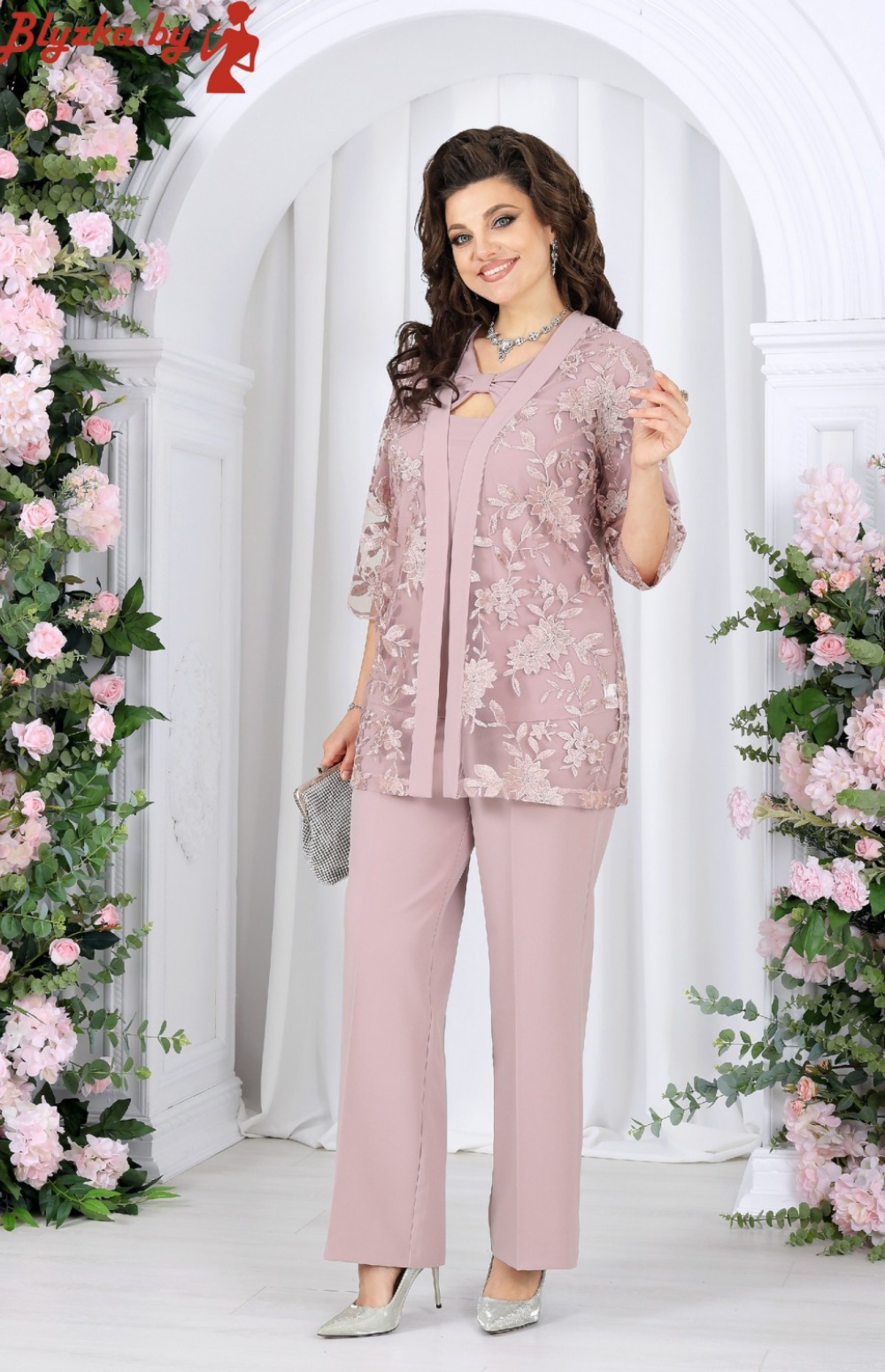 Nelyra - Elegant 3-piece set with lace cape
