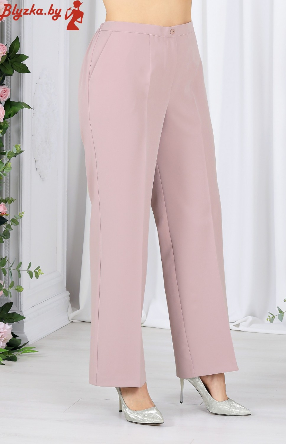 Nelyra - Elegant 3-piece set with lace cape