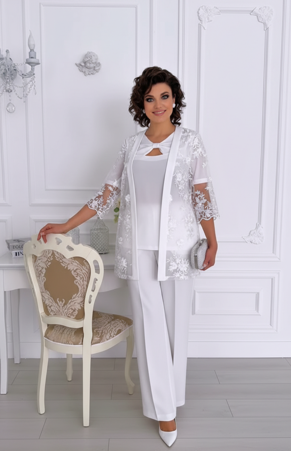 Nelyra - Elegant 3-piece set with lace cape