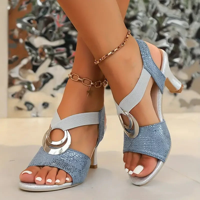 Tavisha - Elegant pumps with decorative buckle