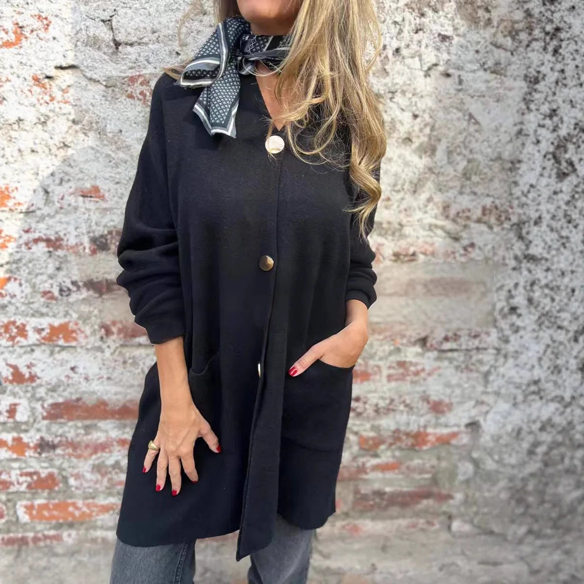 Giselora - Cardigan en Tricot Épais avec Boutons Dorés et Poches Frontales