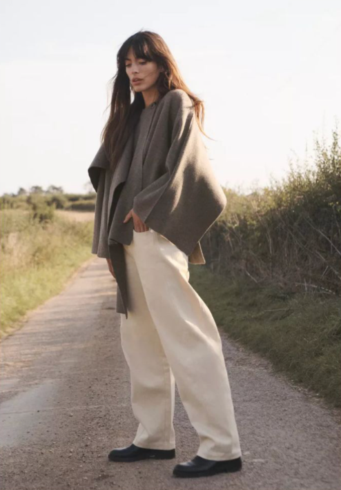 Lizzy - Elegant Winter Cape