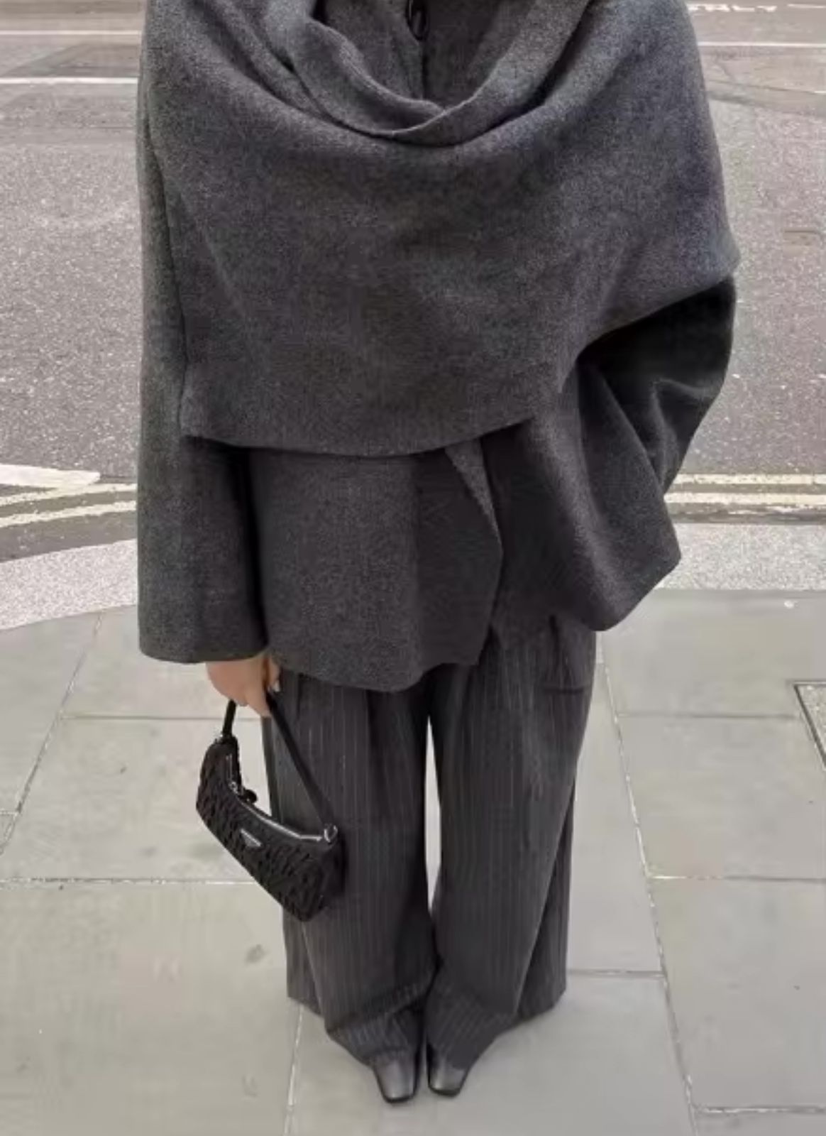 Lizzy - Elegant Winter Cape