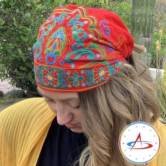 Ravelle - Hand-embroidered bandanas and caps with colorful designs
