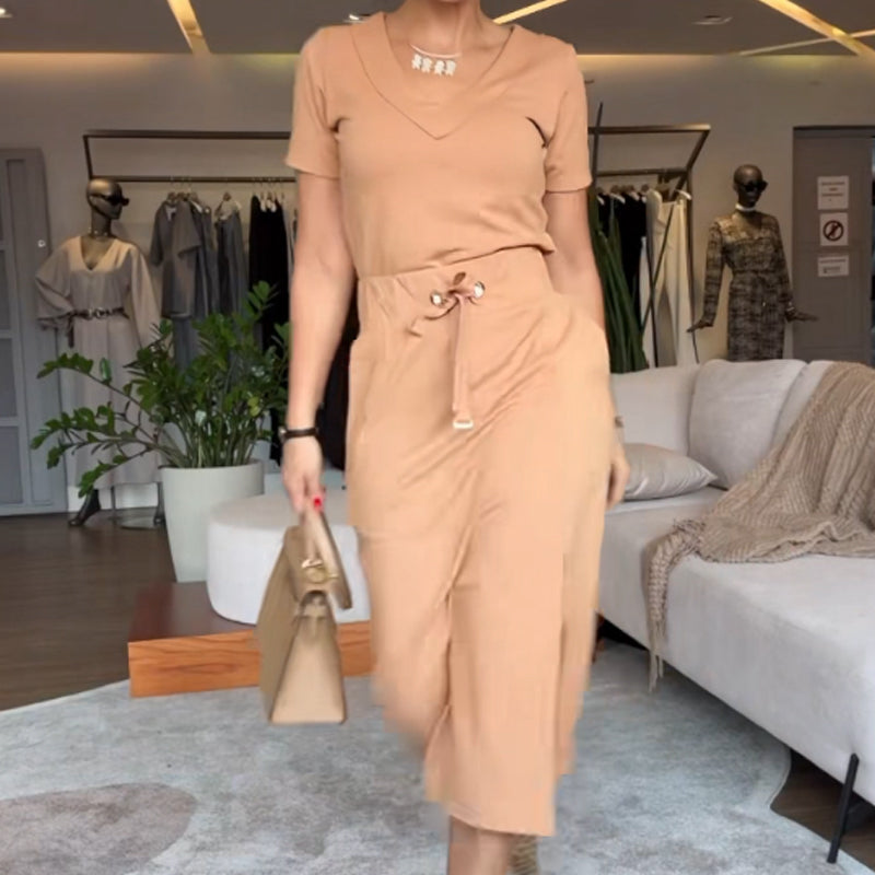 Quelara - Top and Skirt Set with V-Neckline - Modern Elegance and Guaranteed Comfort