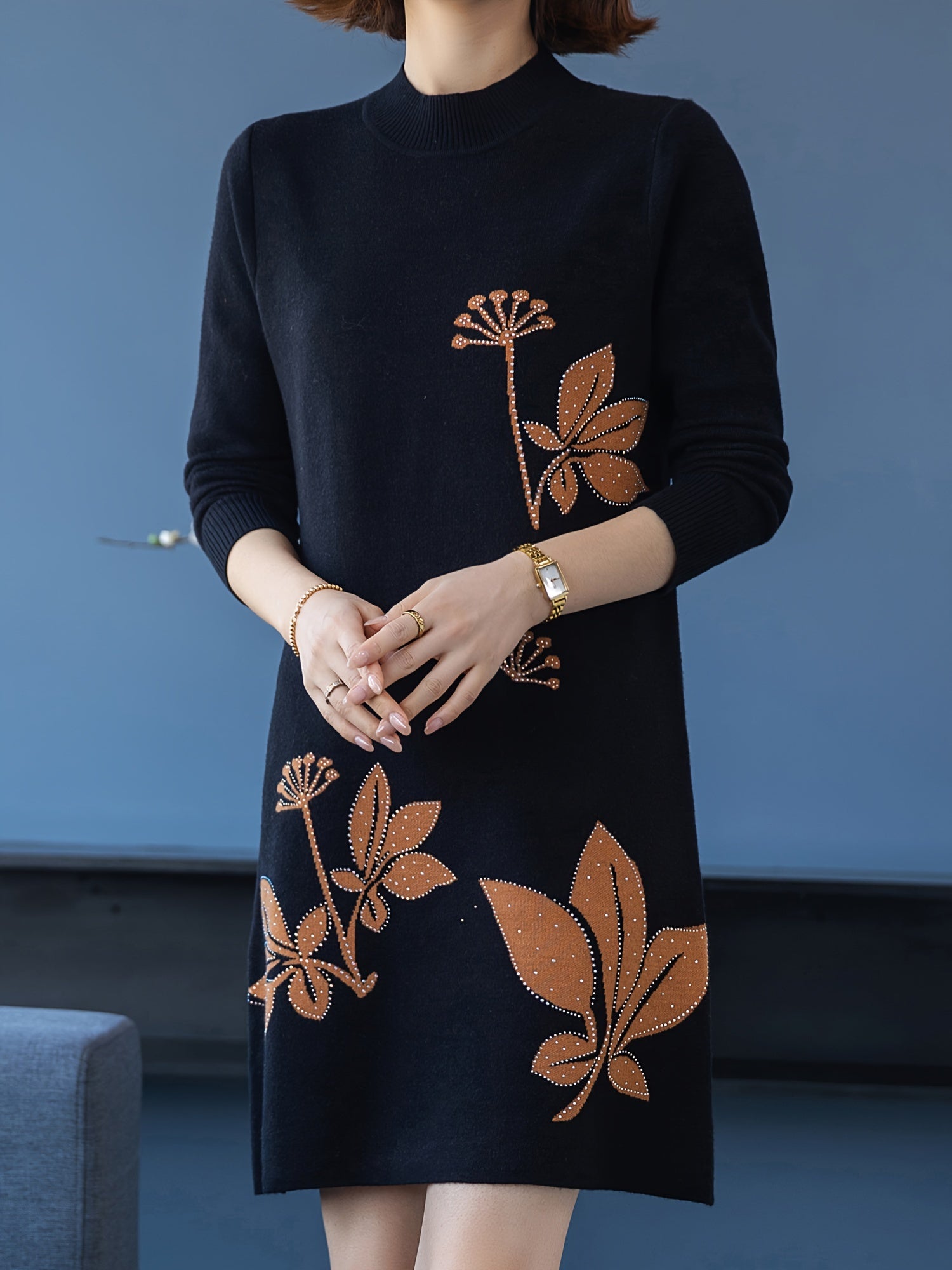 Lourdes - Robe pull fleurie élégante à col rond