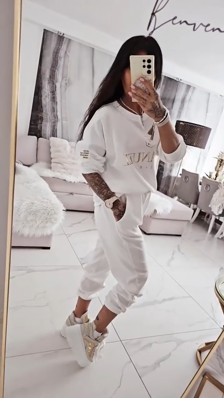 Cyrilla™ - Women's casual set with printed blouse and loose pants 