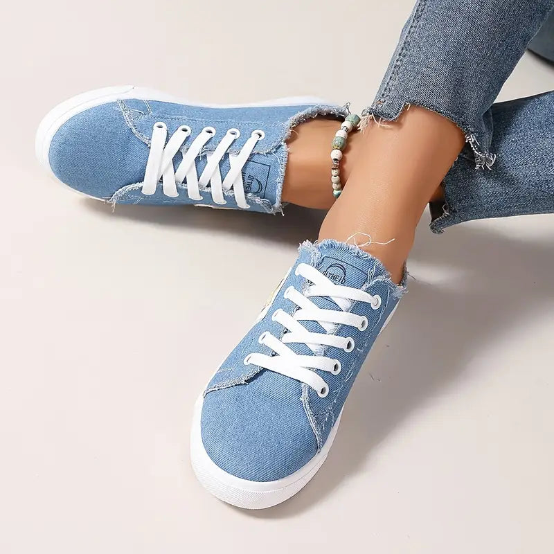 Cyrelia - Trendy and comfortable flat lace-up canvas shoes that go with everything
