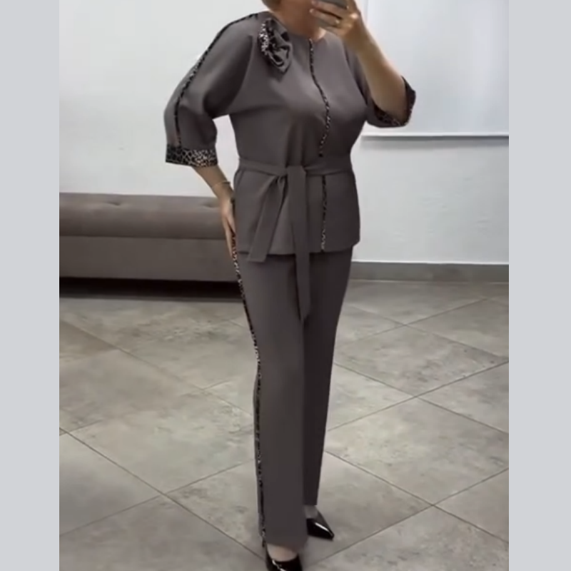 Quenilisse - Chic Women's Outfit with Leopard Print Details 